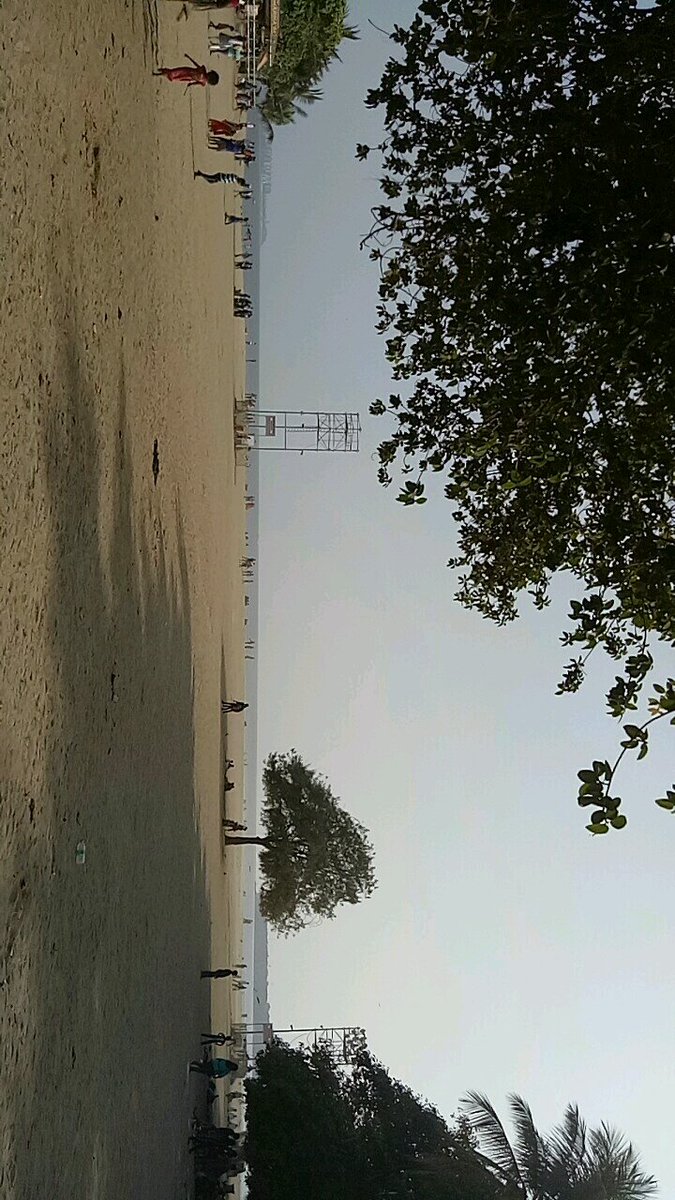 ms_gundi's tweet photo. First ever outing as a trio,&it was as beautiful as these beautiful spots of beautiful Mumbai!😇 #BAFKiItemsOuting #5May2017 https://t.co/Rbgko5nfue