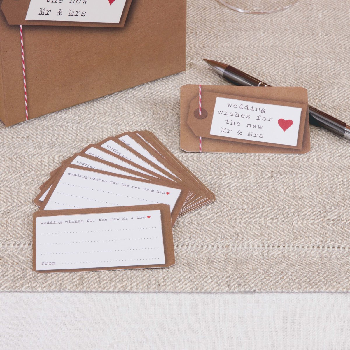 Pearlypants21's tweet photo. Check out these cute #wedding accessories @ https://t.co/ZDvYu5lAaA just gorgeous
#weddinghour #bridetobe #weddingknight #brides #etsyhmw https://t.co/ZLhOAbP3Ie