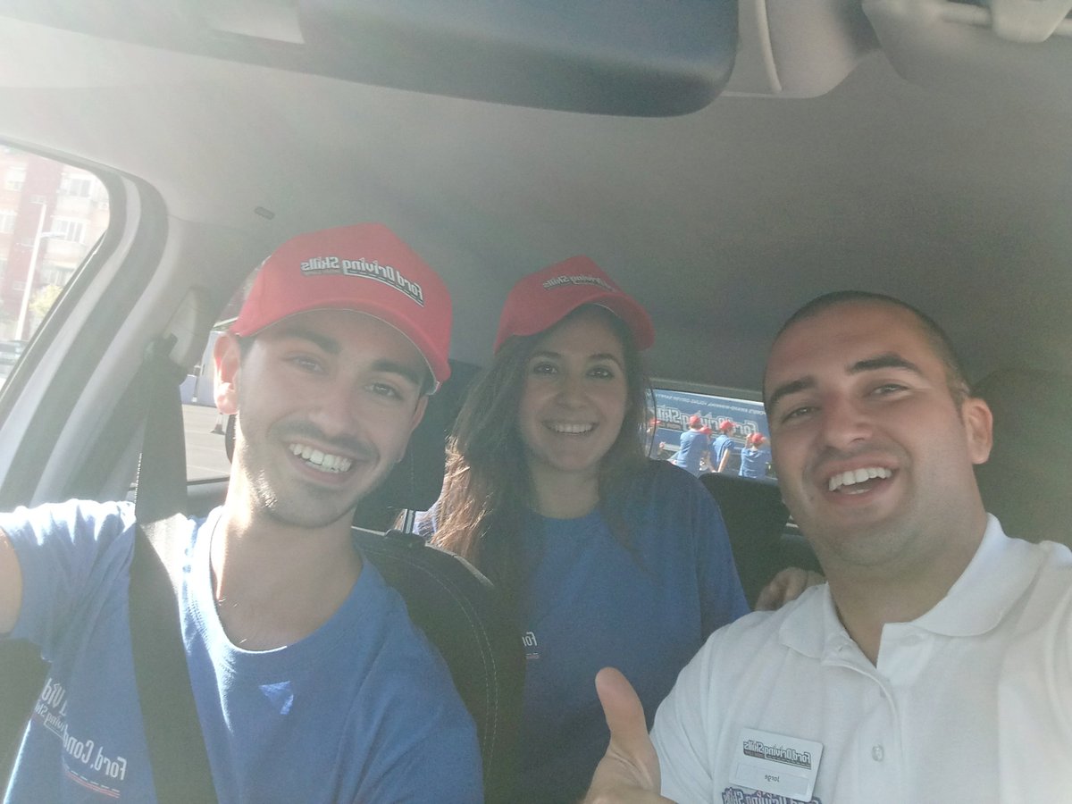 Beleeen13's tweet photo. ¡¡Experiencia única y mejores personas!!🙌 Para repetir sin duda🚗💨#FordConduce #FordDSFL https://t.co/Ae4CBaPTZD