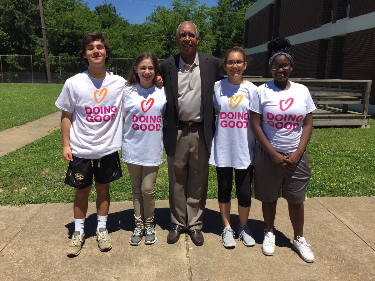 RedTowelTime's tweet photo. Surprise guest, @CoachTubbySmith just showed up to talk about importance of community service and hard work!!! #Jserve2017 @BBYOInsider https://t.co/2nbJ4jUu92