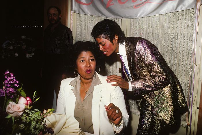 ROCK_STAR_GIRL1's tweet photo. Mama Katie and Michael For her birthday.Awww So cute #Mother_&_Son. https://t.co/0QFCU4aQaM