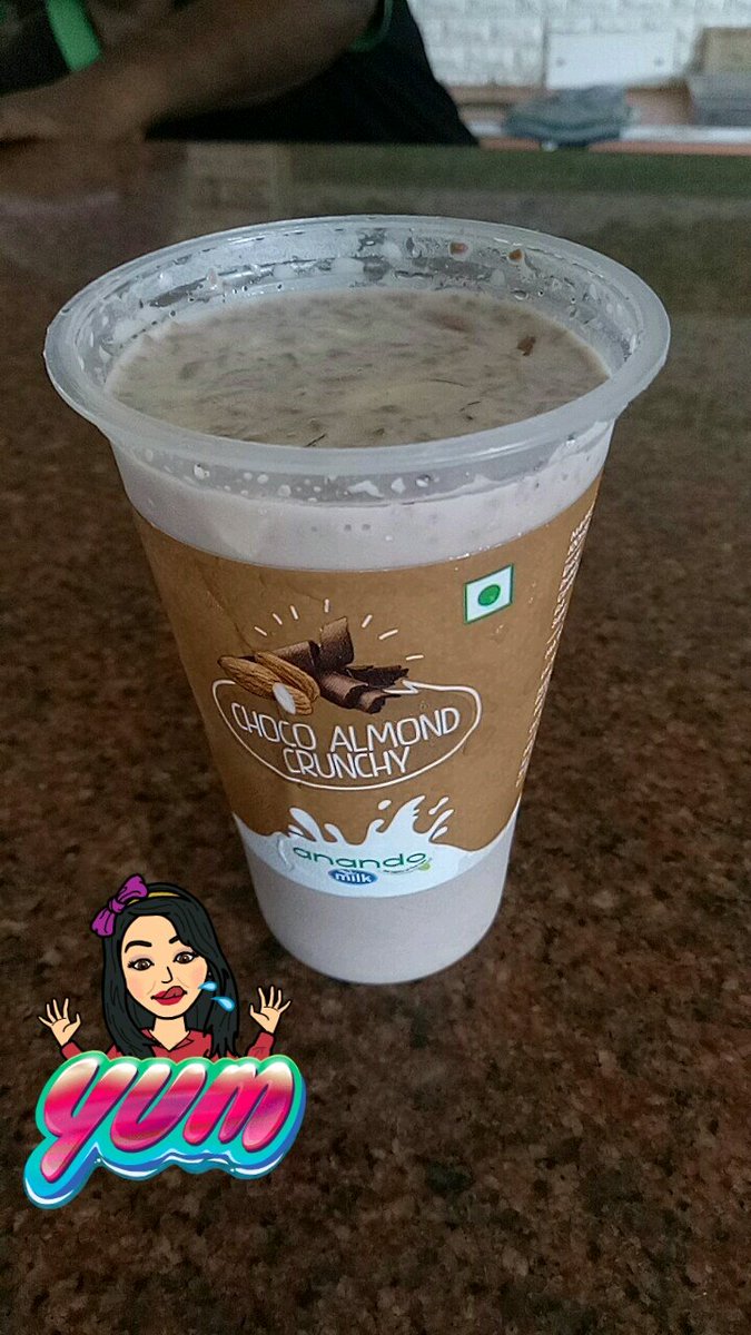 ms_gundi's tweet photo. If u're a foodie,this #ChocoAlmondShake frm #Anando at #GirgaunChowpatty must exist in ur bucket list!Yummilicious indeed! #BAFkiItemsOuting https://t.co/fcvzgxxSof