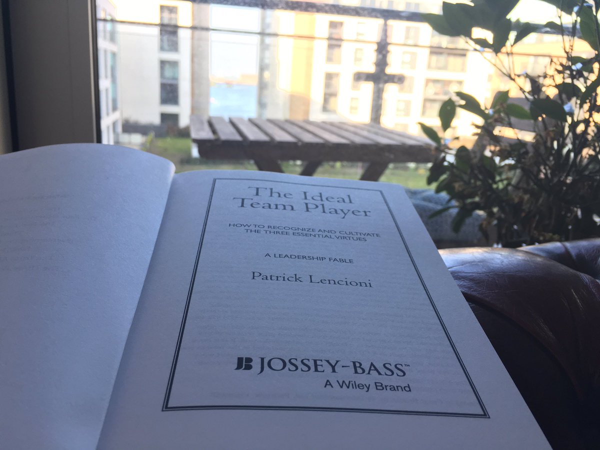 tamaranihici's tweet photo. Home just finished my #AATS2017 travel book gifted to me @laypingo fellow UKCT trainee. Excited about the change of culture in surgery #SoMe https://t.co/gj8yBpBLjV