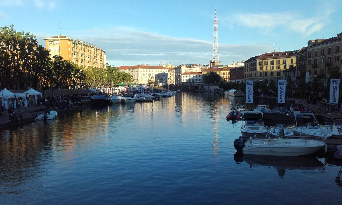 MarioGioiosa's tweet photo. #navigami #darsena #Milano #MILANOFOODCITY #km0parcofood
@TuttoFoodMilano un porto nautico nel centro della città https://t.co/FgpqTbML6d