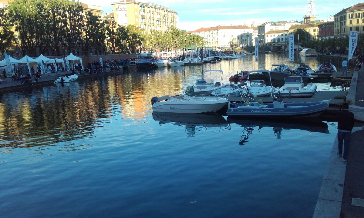 MarioGioiosa's tweet photo. #navigami #darsena #Milano #MILANOFOODCITY #km0parcofood
@TuttoFoodMilano un porto nautico nel centro della città https://t.co/FgpqTbML6d