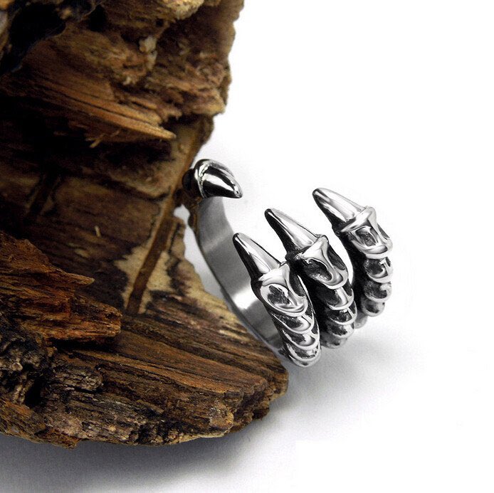 Cluj_Videochat's tweet photo. Dragon Claw Ring 🐉💍😍

 https://t.co/fFzsc6uayW 

Use Code Blue 🔵for 15% off by #mortalman_ via @c0nvey https://t.co/x23mch99EO