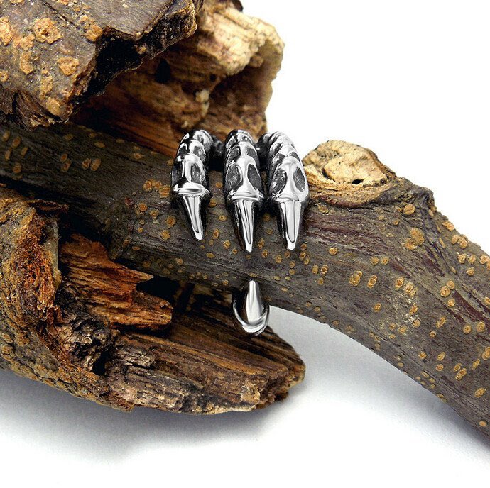 Cluj_Videochat's tweet photo. Dragon Claw Ring 🐉💍😍

 https://t.co/fFzsc6uayW 

Use Code Blue 🔵for 15% off by #mortalman_ via @c0nvey https://t.co/x23mch99EO