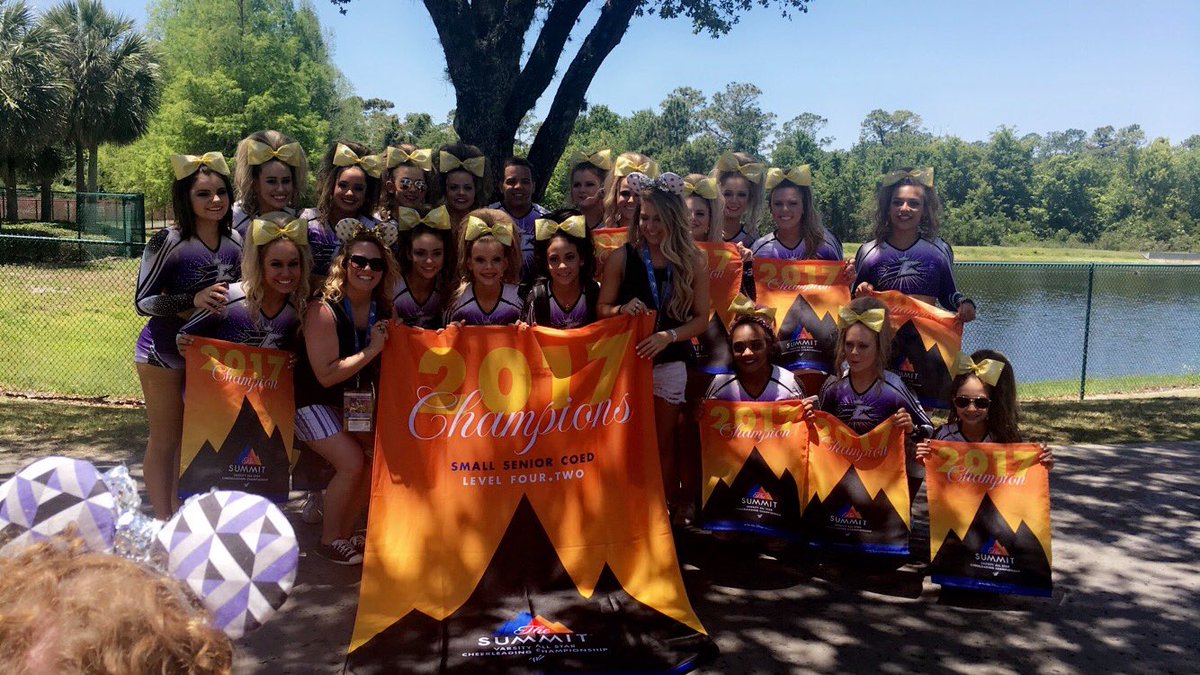 CourtneyModley's tweet photo. 4.2 Exceptional SUMMIT CHAMPIONS💍💍💍💍 #theSummit17 #AllstarStrong 💛#theworkisworthit https://t.co/J1ilF7ZY6U