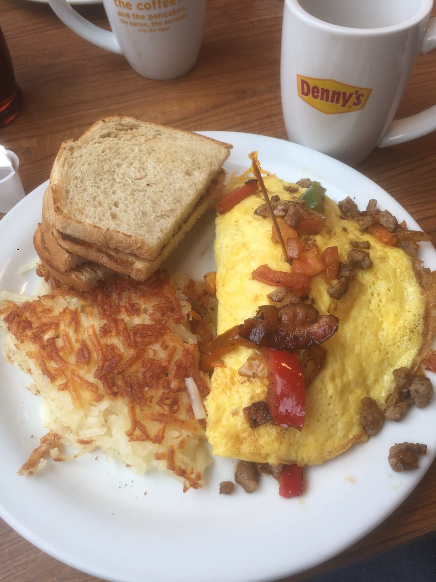 NetApp_leet's tweet image. Converge breakfast - sponsored by Dennys! #NetappConverge #wheresbob