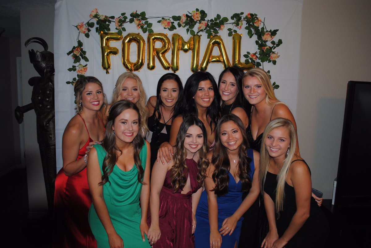 HarleyKathrynn's tweet photo. idk how im going to live without y'all :-( https://t.co/4xYjCEcgX3