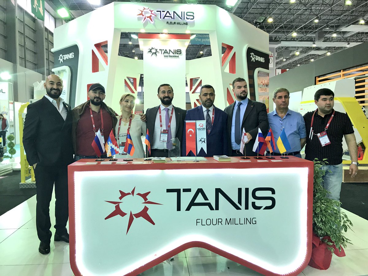 MillingandGrain's tweet photo. Tanis flour milling colleagues together at the finale of #IDMA2017 @tanismill @idmaexhibition https://t.co/02CLzUrycy