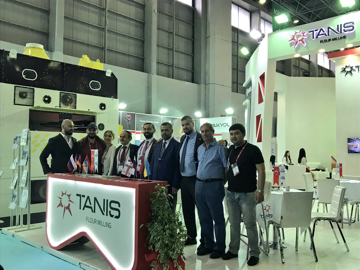 MillingandGrain's tweet photo. Tanis flour milling colleagues together at the finale of #IDMA2017 @tanismill @idmaexhibition https://t.co/02CLzUrycy