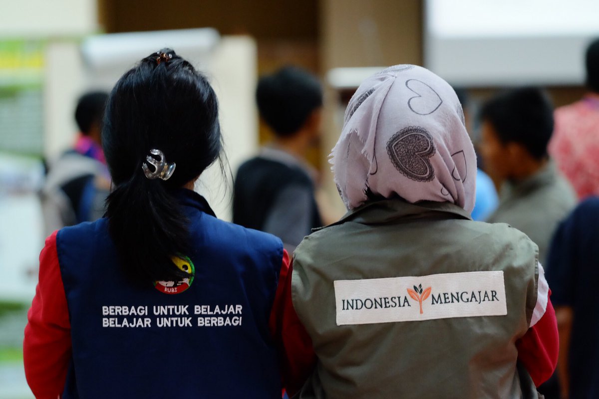 adhiwin01's tweet photo. Kolaborasi Peserta Penggerak, Panlok, Pengajar Muda, dan Relawan @RBerbagi_Ilmu membuahkan #RuBIMunim2 yang seru di akhir minggu https://t.co/WTygtMF1xA