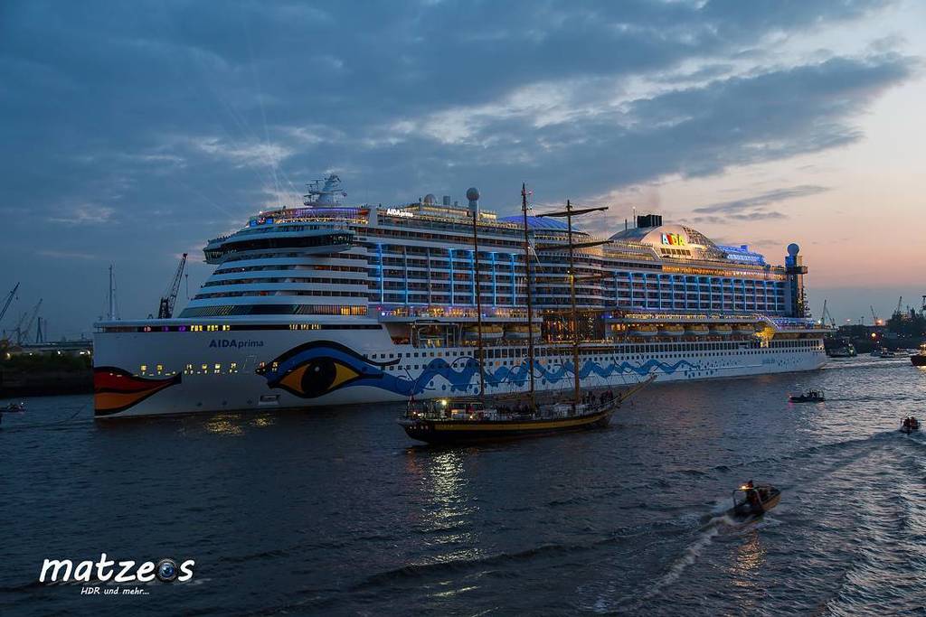 matzeos_de's tweet photo. AIDAprima an ihrem ersten Geburtstag

#aida #aidaprima #Hamburg #hamburgerhafen #hafengeburtstag #happybirthday #elbe https://t.co/EuWE08wQSj