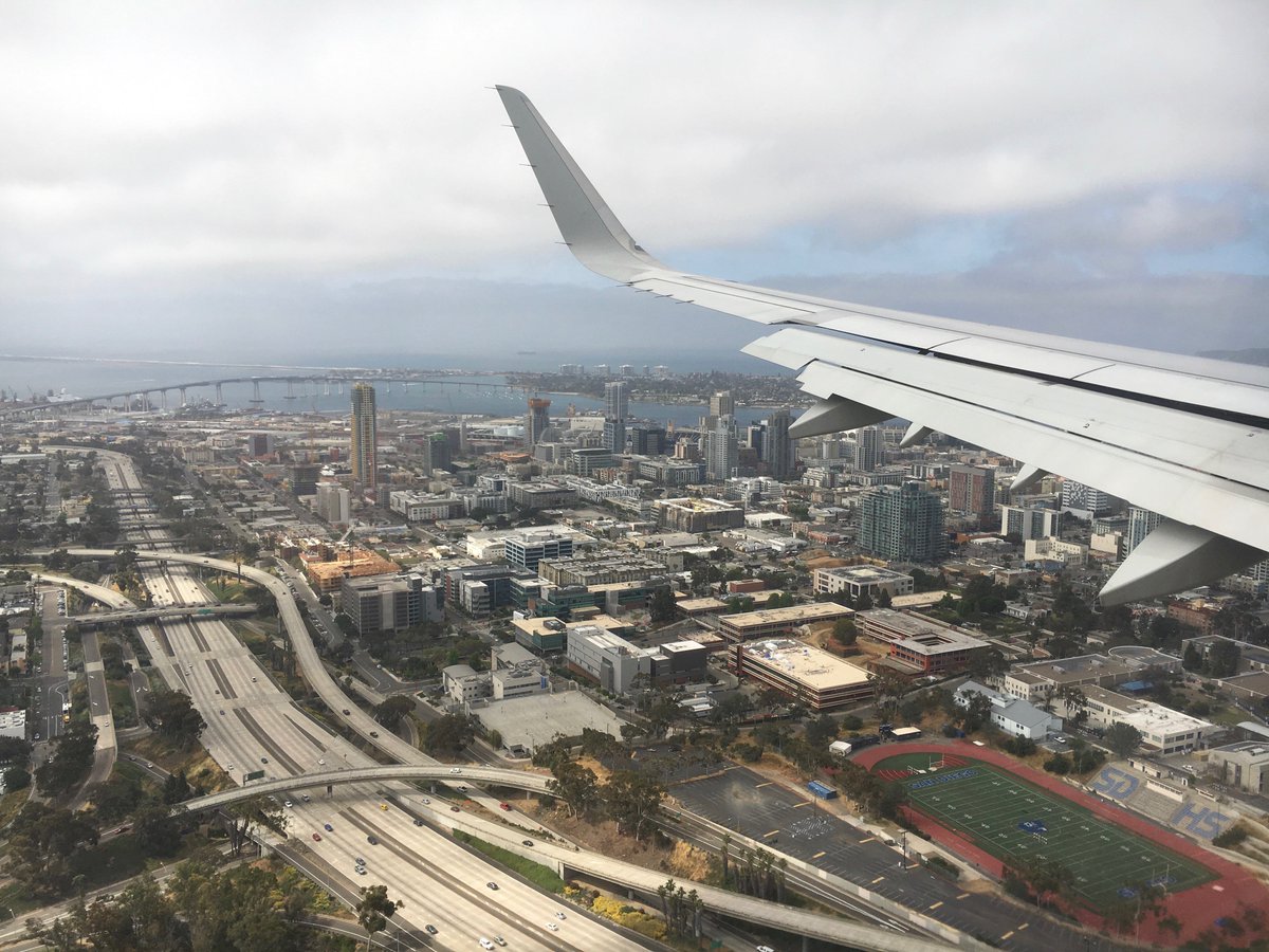 Seeing4Yourself's tweet photo. #Landing in #SanDiego @SanDiegoAirport #downtownsandiego #SanDiegoBay #aerialview #plane #UnitedAirlines
More at https://t.co/4JfSaRGI9e https://t.co/BDQnZvRLUO