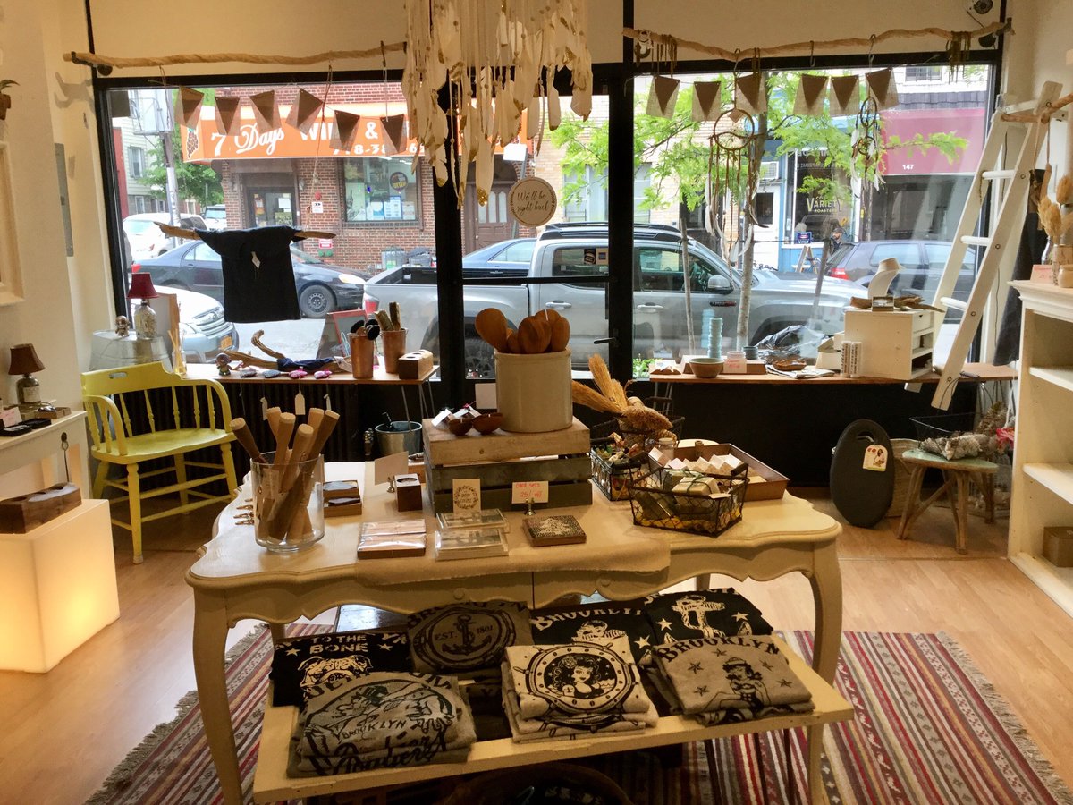 lab_bk's tweet photo. Happy Sunday! Stop in to shop the sale today #25percentoff #sale #labbk #greenpoint #shoplocal https://t.co/chSyjeLsp0