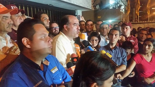 eliottness44's tweet photo. Pdte.AN @JulioBorges llamó al pueblo a rebelarse: La Constituyente es una burla... https://t.co/IRdMjwnNS1 by #azulyrojo715 via @c0nvey https://t.co/D7ZyJdoGnq