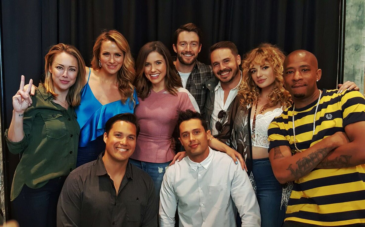 MyLindseyMcKeon's tweet photo. FAMILY REUNION 😃https://t.co/YCNCJKQFiM @EyeCon3000 #OneTreeHill #OTH #RTTH #RTTH5 #rtth3 #rtth6 #Repost #rt https://t.co/fdRSZf9d7N