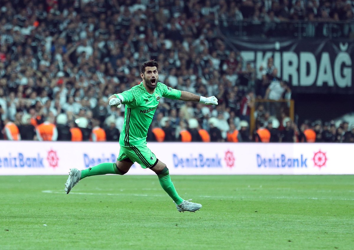 Fenerbahce's tweet photo. KAPTAN! (@1VolkanDEMIREL) #FBSK https://t.co/IiZMTPXpy4