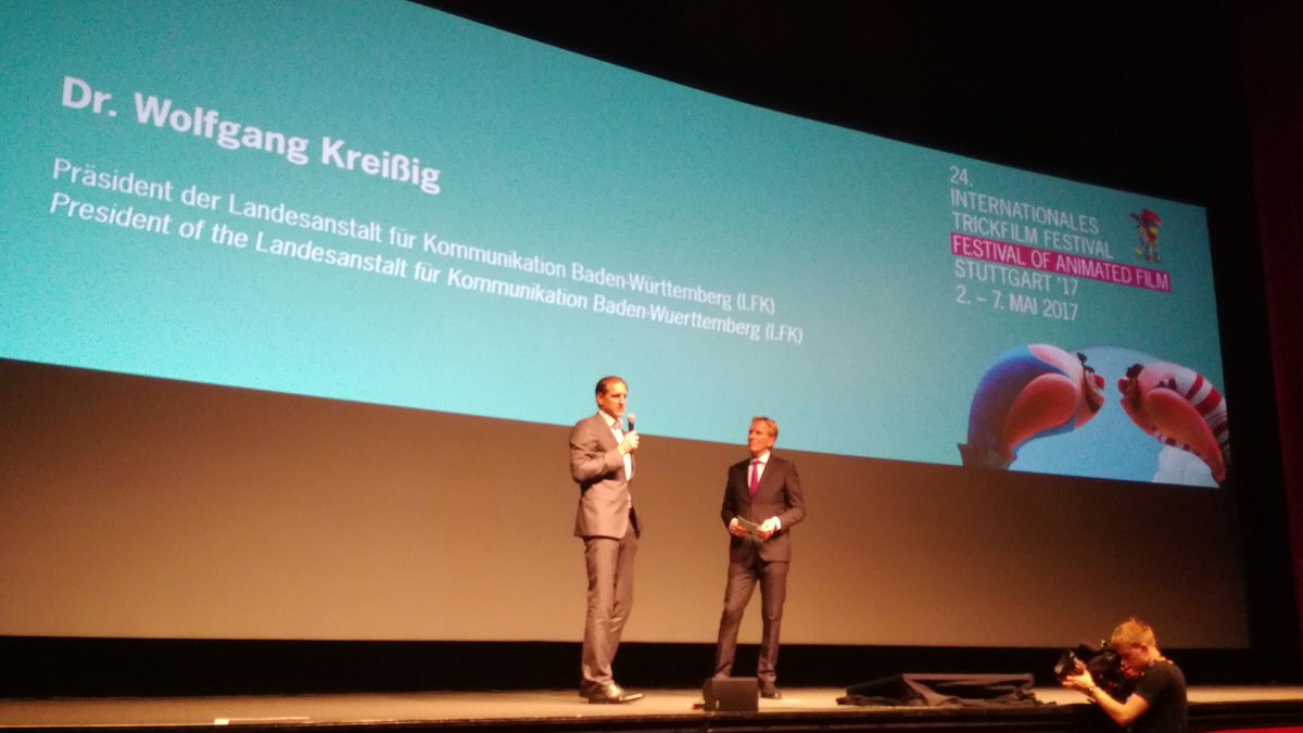 Wolfang Kreißig, Präsident der LfK, übergibt gleich den Preis für den Gewinner des “Young Animation“-Wettbewerbs #itfs #ichtrickaus