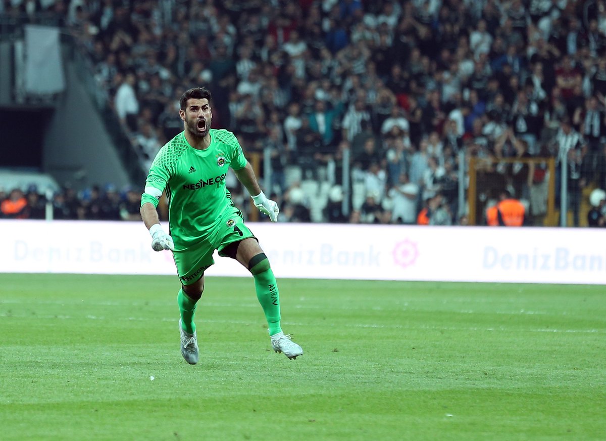 Fenerbahce's tweet photo. KAPTAN! (@1VolkanDEMIREL) #FBSK https://t.co/IiZMTPXpy4