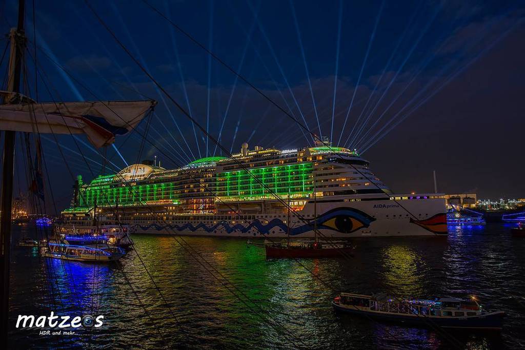 matzeos_de's tweet photo. AIDAprima 
#grün #aidaprima #aida #aidacruises #lasershow #Hamburg #hafengeburtstag #hamburgerhafen #hafen #elbe #kreuzfahrt #cruise #cruis… https://t.co/IeQZl6EMEG