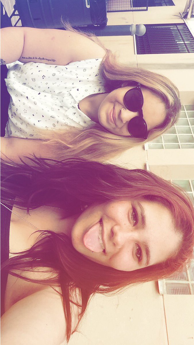 very_liveonce's tweet photo. Esaaas tardeciitaaas cn la negra @Lorenitah97 💖la culona @valeriapj99 ❤️y la malagueña #Janiree https://t.co/4TObuwQluk