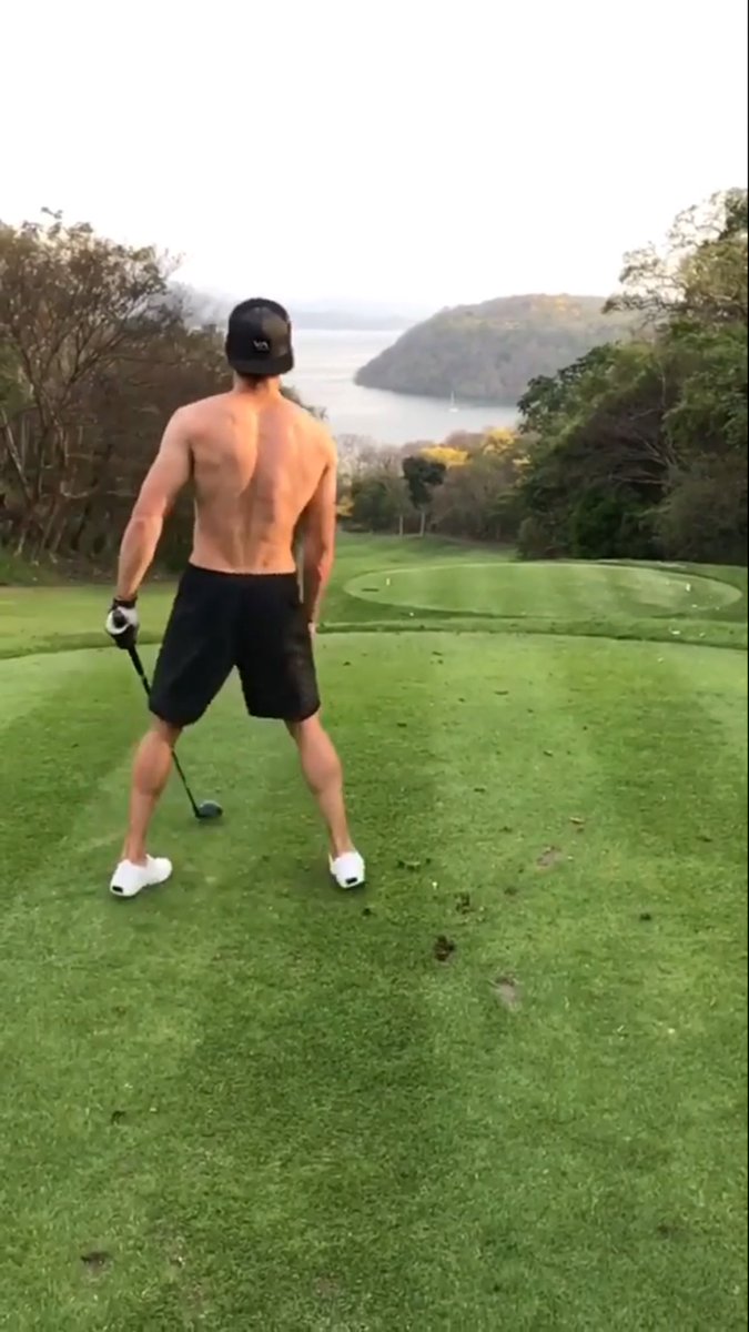 ZacEfronsCrew's tweet photo. Some things never change 🏑 @ZacEfron https://t.co/DlFcQKJdMU