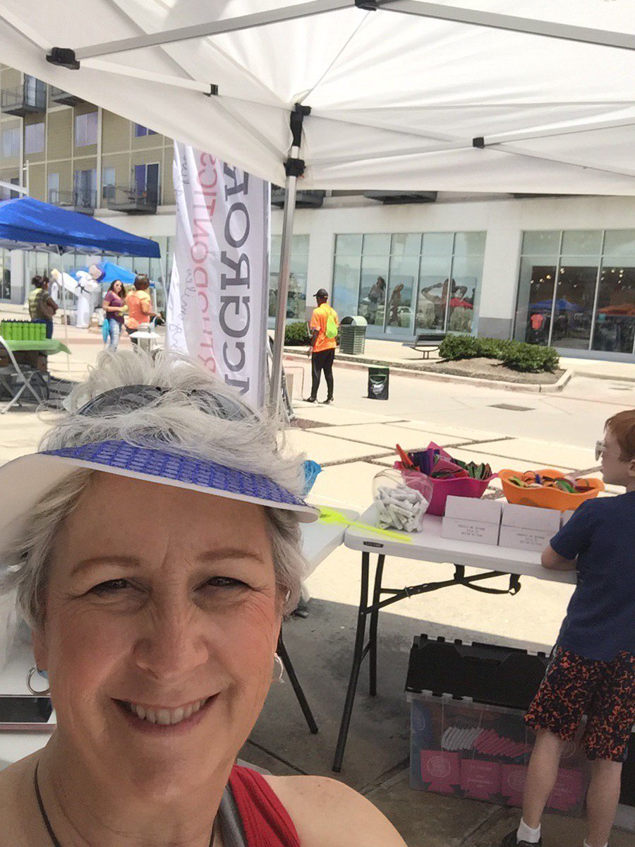 MemaBarbara's tweet photo. @McGroryOrtho booth sitting with the best https://t.co/DEKObCEjlL