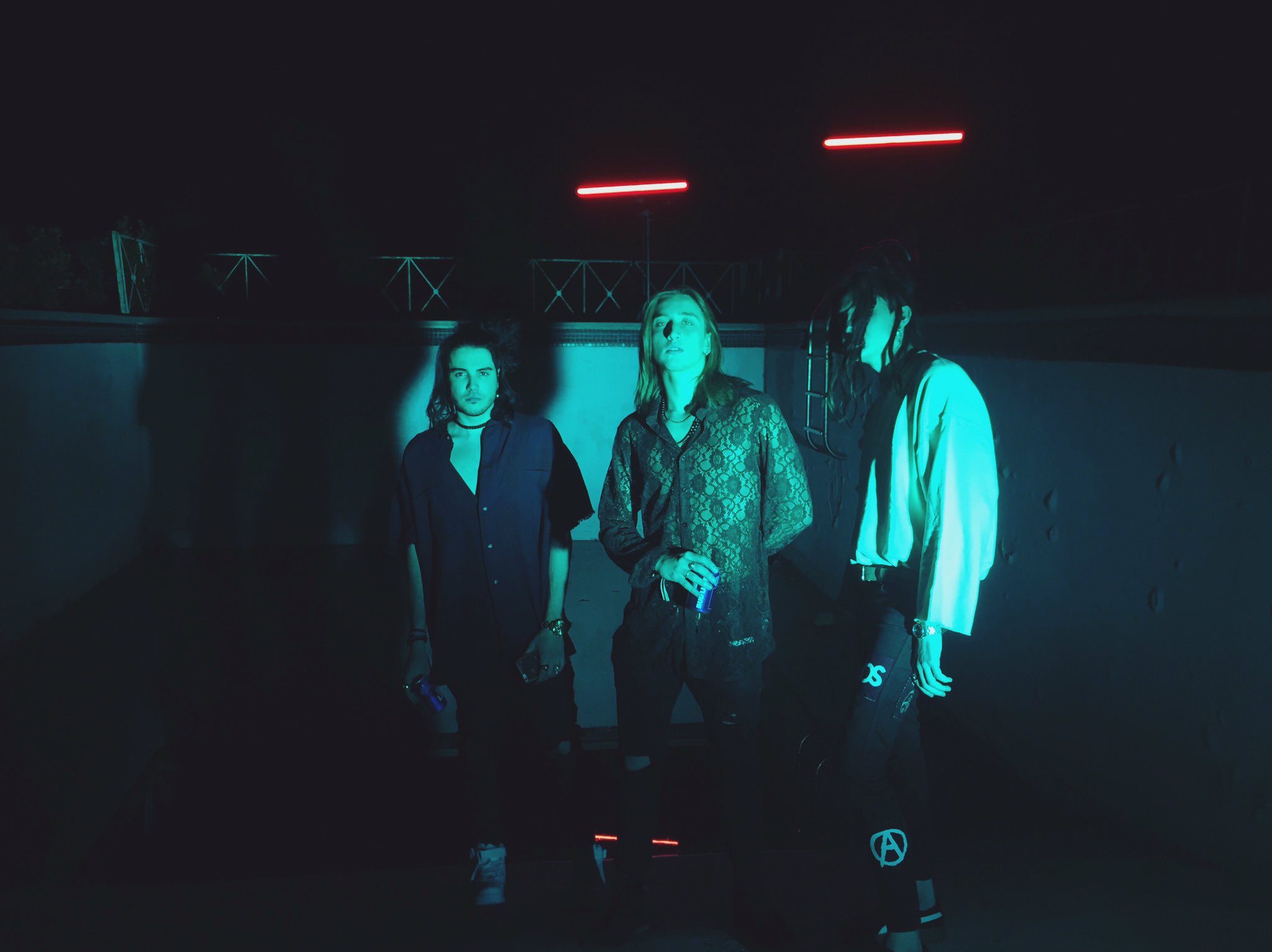 Right here chase atlantic. Chase atlantic. Chase atlantic группа. Chase atlantic the walls текст. Chase atlantic вокалист.