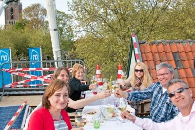 onshouten's tweet photo. Dineren op het dak bij AH - OnsHouten https://t.co/XusSprUr8E https://t.co/BlUNvejKWs