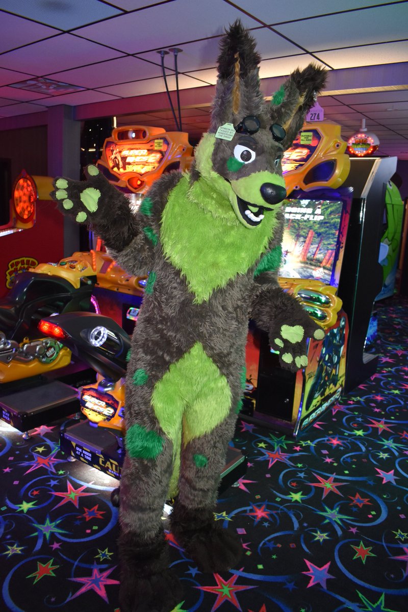 Wytyger_'s tweet photo. @PA_Furbowl York Furbowl 15! Hanging out in the arcade. https://t.co/JyljBBVlv1