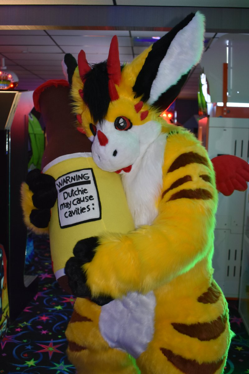 Wytyger_'s tweet photo. @PA_Furbowl York Furbowl 15! Hanging out in the arcade. https://t.co/JyljBBVlv1