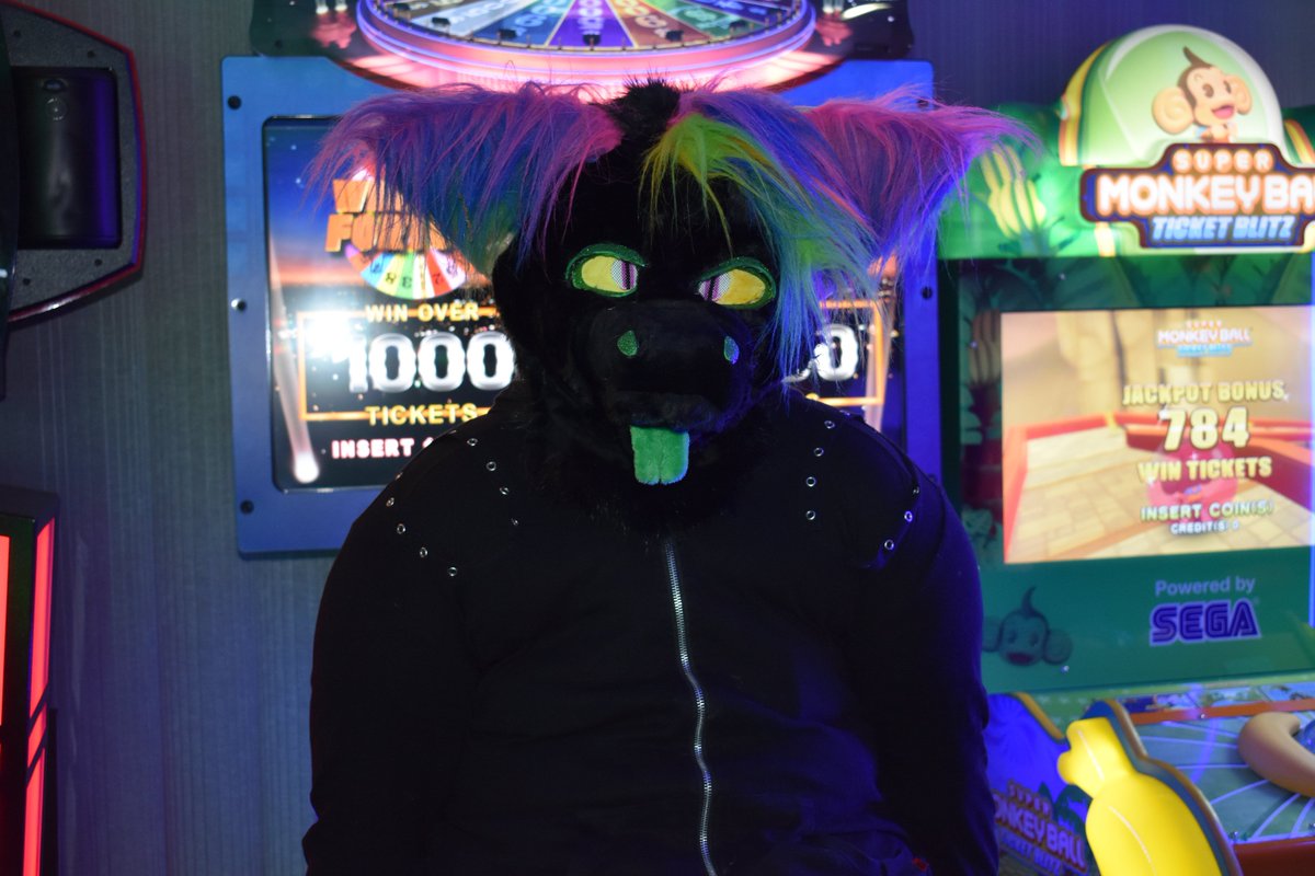 Wytyger_'s tweet photo. @PA_Furbowl York Furbowl 15! Check out Kynwal's wild new threads! https://t.co/cNFIRoJ7G7