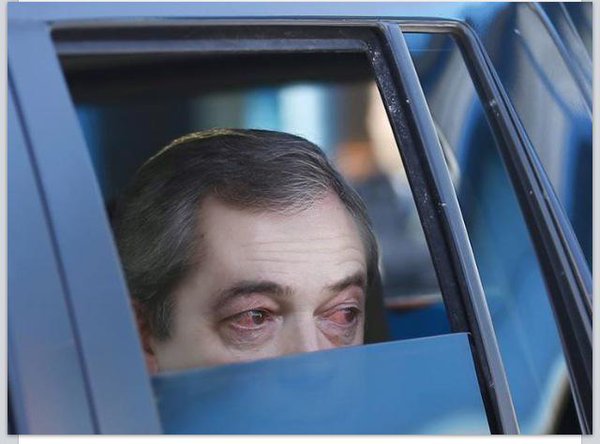 Redpeter99's tweet photo. Meanwhile on the Champs-Élysées..... https://t.co/NTW1Fn7XNx
