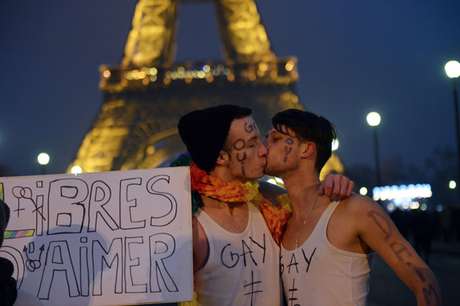 Hoy ha ganado en Francia la libertad e igualdad, frente al odio y al fascismo. ✊🌈 #ElectionPresidentielle2017 #eleccionesfrancia2017