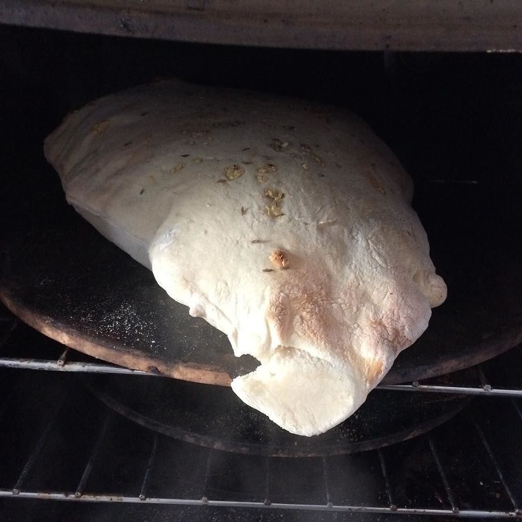 elliottrichmond's tweet photo. Flatbreads #fatbread! https://t.co/yUb2LGZYmU https://t.co/8nGP3U017y
