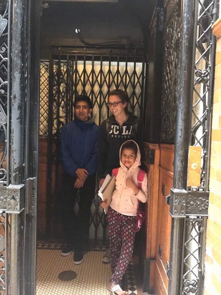 amigosdeucla's tweet photo. The elementary amig@s growling their way through LA #scavengerhunt #fieldtrip #ucla #volunteer #socialjustice https://t.co/mAp7pguloW