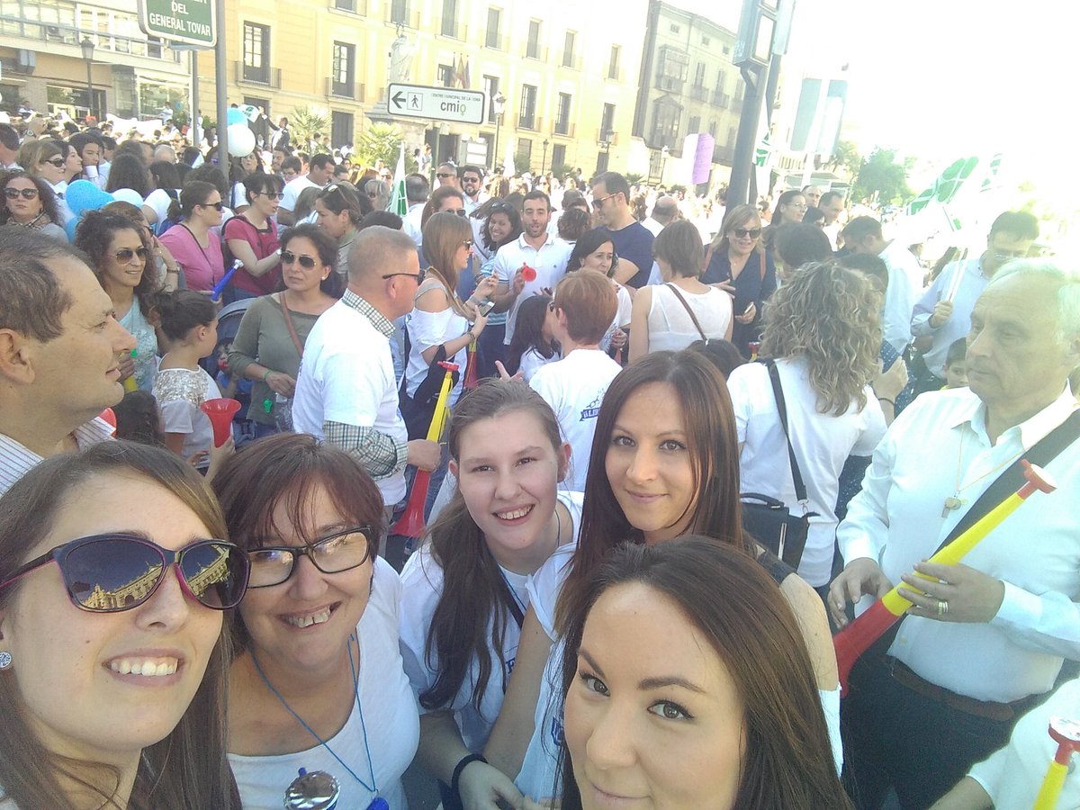 Fan_ny_gonzalez's tweet photo. #LibertadDeEnsenanza27 el @colegio_argos  unido por la libertad de elección como dice la Constitución. https://t.co/etcnmFPHvl