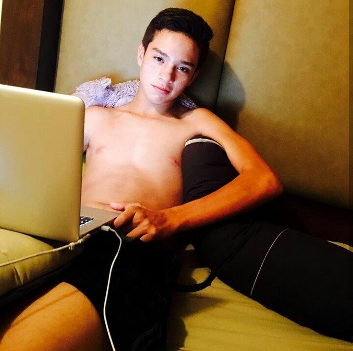 CesarPantoja_'s tweet photo. Las estoy leyendo 😊
Bonita tarde ❤ https://t.co/mP0XkWF7Ey