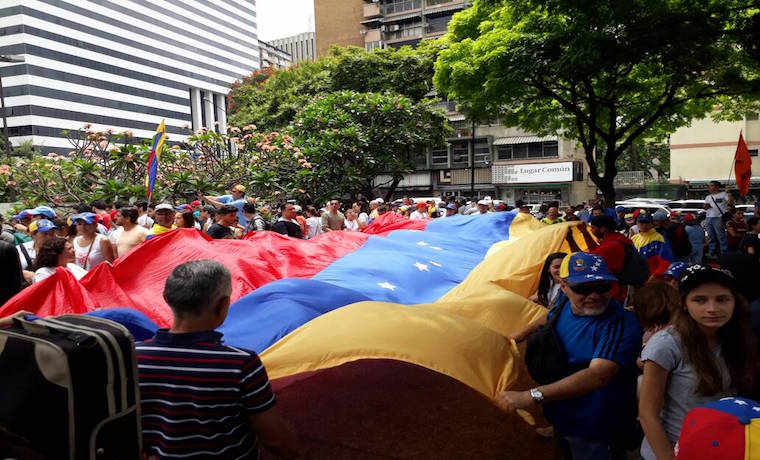 CaraotaDigital's tweet photo. #Fotos #Videos Músicos y artistas rindieron homenaje a los caídos en protestas https://t.co/C5oH7bLblK https://t.co/CrwZdEajcv