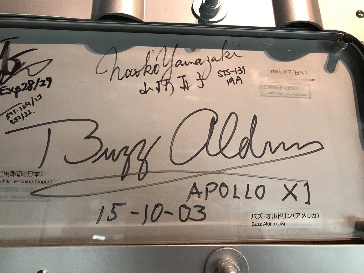 VesuvianIO's tweet photo. @gtjuggler @ebeinke They have an awesome special Disney exhibit at Miraikan right now with original sketches, plus ASIMO is there, also this was pretty cool! https://t.co/ezaiysCoce