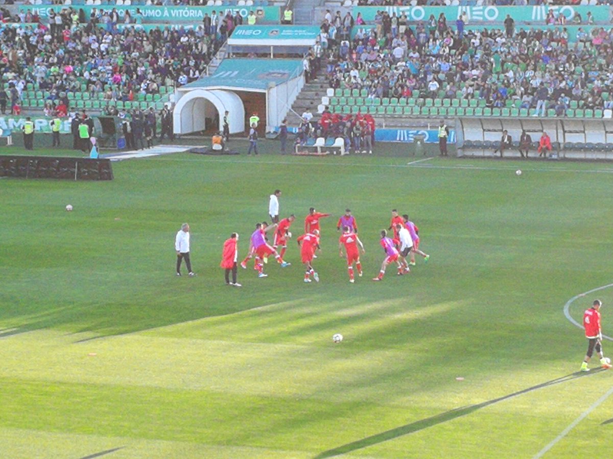 Estádio Arcos : jogadores aquecem relvado Estádio Arcos RAFCxSLB