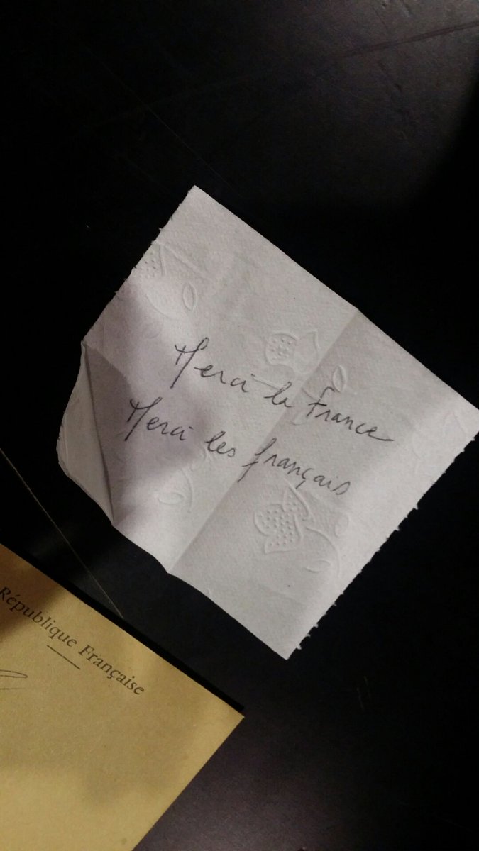 b0uska's tweet photo. Ce bulletin nul dans mon bureau 😅 #Presidentielle2017 https://t.co/Z3ZxmaxMCa