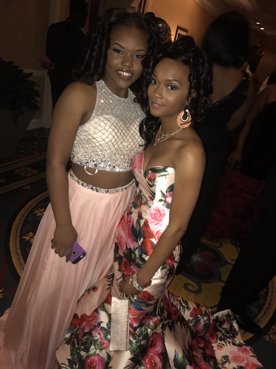 highoffTee_'s tweet photo. Love them sm... ππ #Prom2k17!#MasqOff https://t.co/7bdl0mJoLm