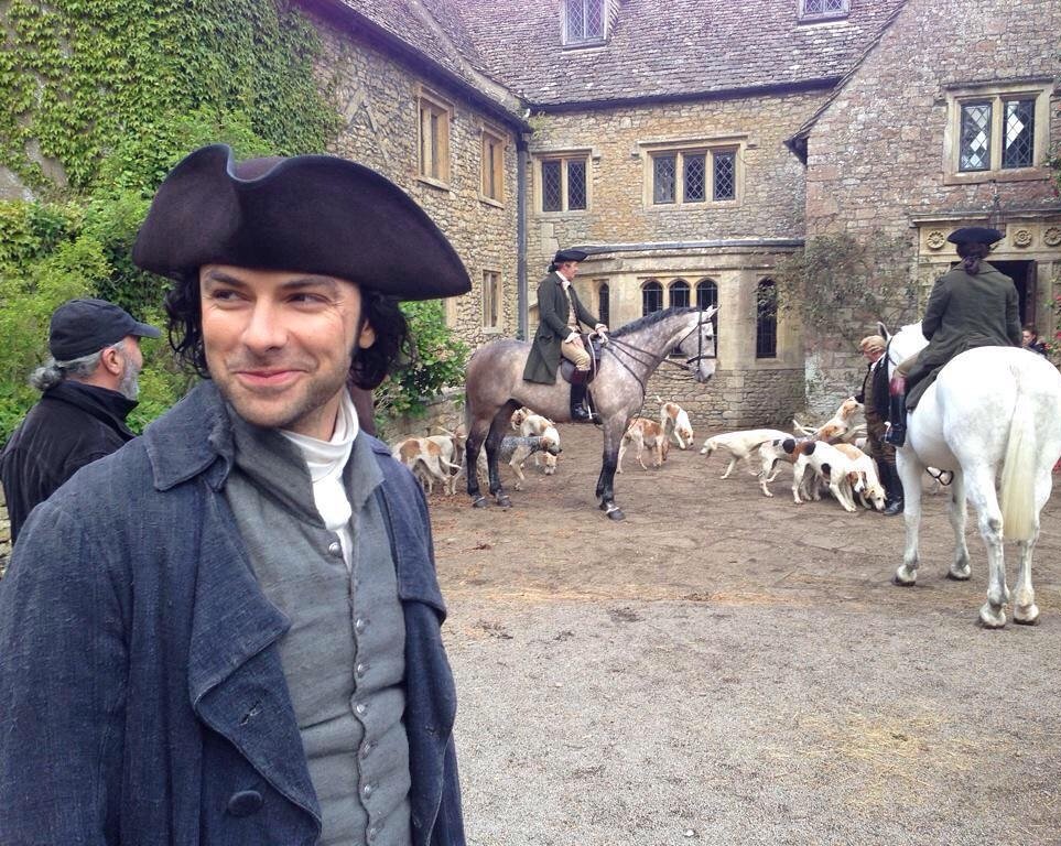 That cheeky smirk! And all those pups 🐶 
#AidanTurner #Poldark #PoldarkSunday