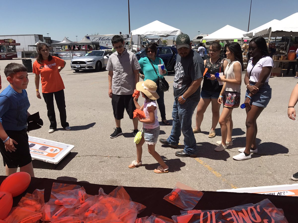 KellyEveleigh's tweet photo. #cincodeboost come get #UnlimitedData #4For100 @boostmobile @Easywireless13 @boostmbilerandy @alexiaautin @HindyLeeder @LMontes_TSB https://t.co/FLTbrWzOUP