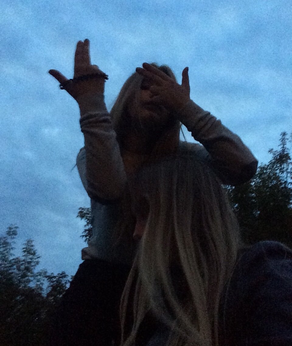 GashkovaLena's tweet photo. с днём рождения, бандит 🖖🏻 люблю всей душой ♥️♥️♥️@AnnaMelexova https://t.co/KeMrRIbFci