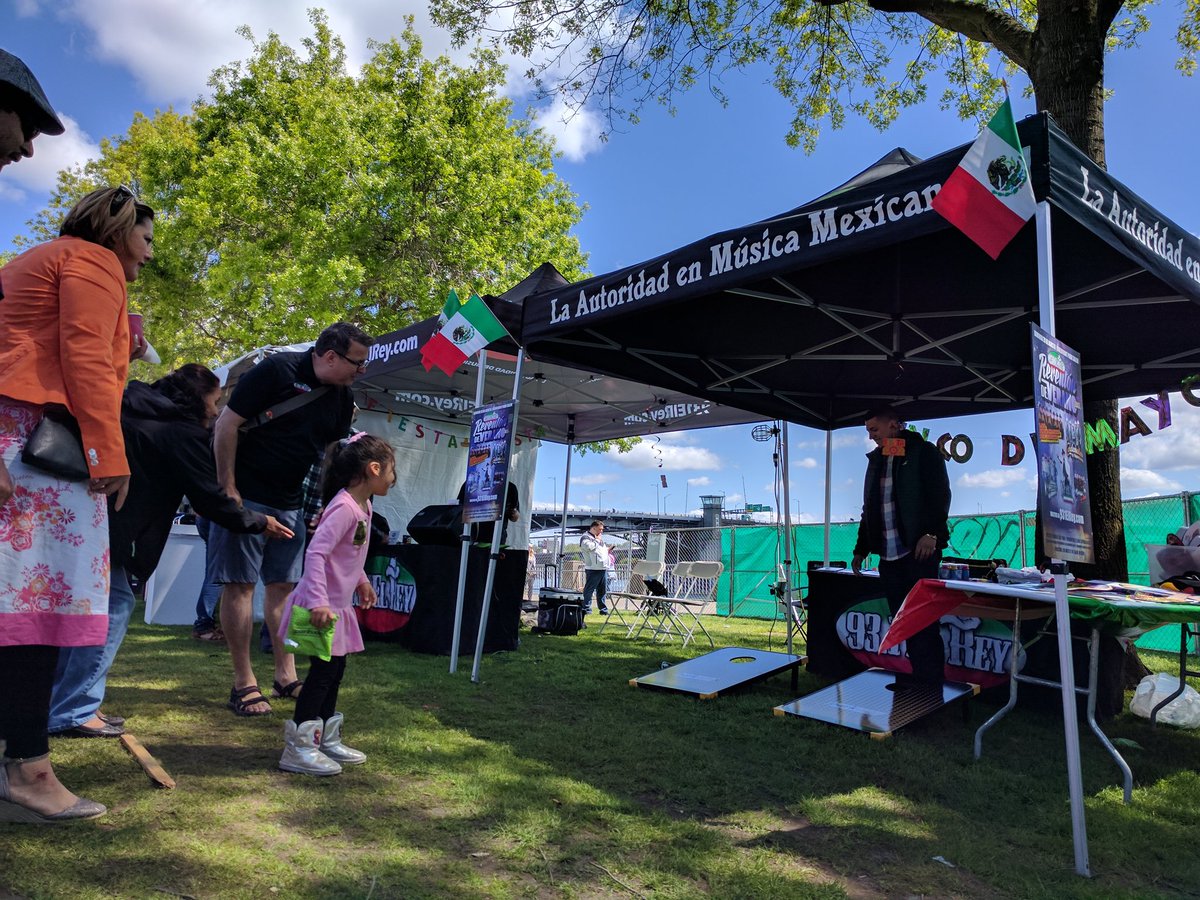 PGSCA's tweet photo. It's #ElReyDay at #CincoDeMayoPDX! Great music, great prizes! Be sure to stop by their booth! @ElRey931 #CincoDeMayo2017 https://t.co/FE7Cd0hJPs