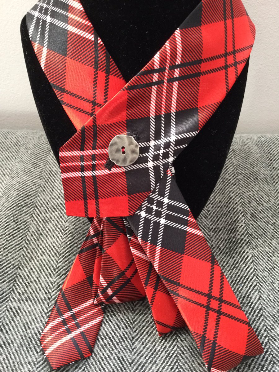 ExileTextiles's tweet photo. Upcycled loveliness! #upcycledhour #CraftHour #britcraft #Etsy #tartan https://t.co/0FqRhJFthC
